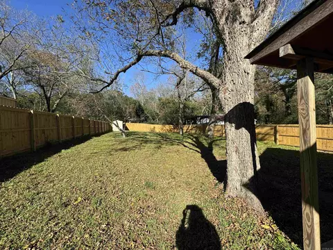 Exterior - 424 E Sevier St, Benton, AR 72015 photo 4 of 6