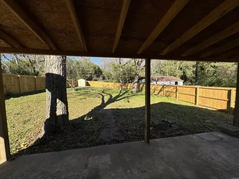 Exterior - 424 E Sevier St, Benton, AR 72015 photo 5 of 6