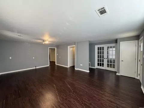 Living - 424 E Sevier St, Benton, AR 72015 photo 6 of 12