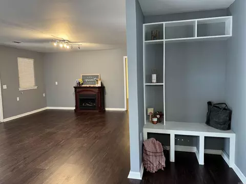 Living - 424 E Sevier St, Benton, AR 72015 photo 2 of 12