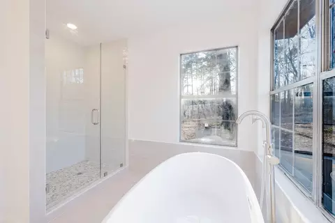 Bath - 9709 Glenda Rd, Alexander, AR 72002 photo 2 of 7