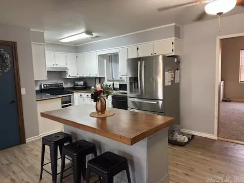 Kitchen - 349 E Pine St, Batesville, AR 72501 photo 2 of 5
