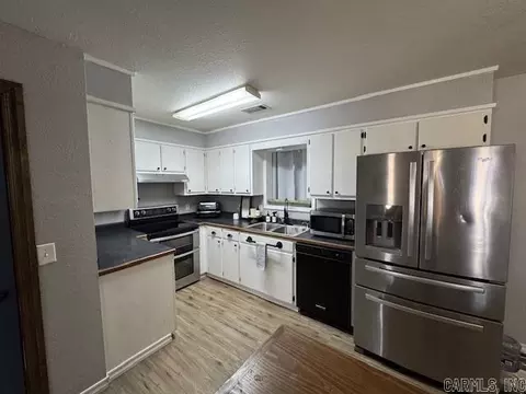 Kitchen - 349 E Pine St, Batesville, AR 72501 photo 5 of 5