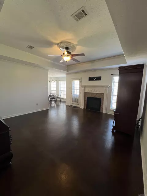 Living - 4530 Oregon Trl, Conway, AR 72034 photo 1 of 2