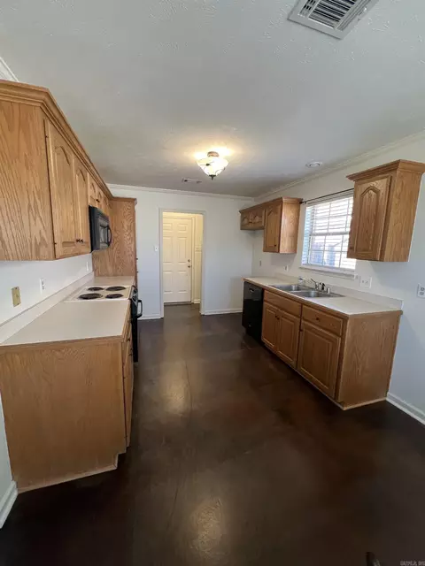 Kitchen - 4530 Oregon Trl, Conway, AR 72034 photo 2 of 2