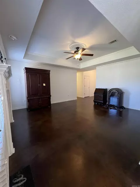 Living - 4530 Oregon Trl, Conway, AR 72034 photo 2 of 2