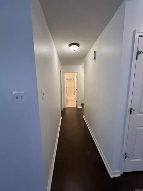 Entry Way - 4530 Oregon Trl, Conway, AR 72034 photo 2 of 3