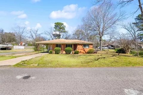 906 Willow St, Malvern, AR 72104 photo 1