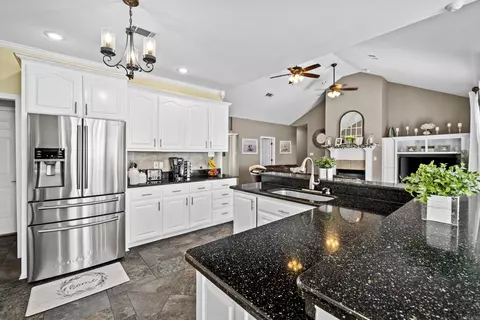 Kitchen - 111 Martha Jean Ln, Beebe, AR 72012 photo 4 of 5