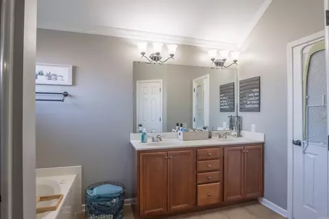 Bath - 12 Payton Dr, Cabot, AR 72023 photo 2 of 3
