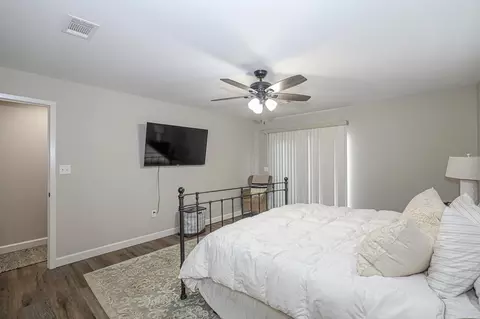 Bedroom - 15500 Dusky Ln, Bauxite, AR 72011 photo 5 of 8