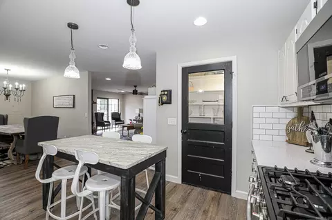 Kitchen - 15500 Dusky Ln, Bauxite, AR 72011 photo 5 of 6