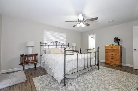 Bedroom - 15500 Dusky Ln, Bauxite, AR 72011 photo 6 of 8
