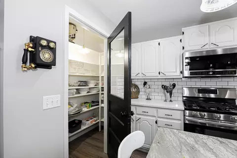 Kitchen - 15500 Dusky Ln, Bauxite, AR 72011 photo 6 of 6