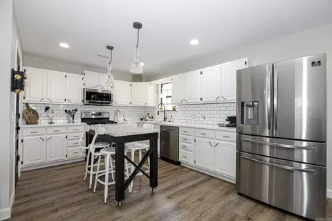 Kitchen - 15500 Dusky Ln, Bauxite, AR 72011 photo 1 of 6