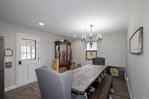 Dining - 15500 Dusky Ln, Bauxite, AR 72011 photo 2 of 5