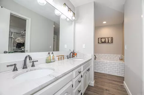 Bath - 15500 Dusky Ln, Bauxite, AR 72011 photo 3 of 4
