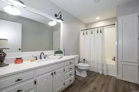 Bath - 15500 Dusky Ln, Bauxite, AR 72011 photo 1 of 4