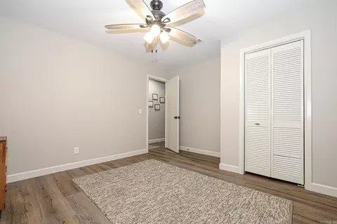 Bedroom - 15500 Dusky Ln, Bauxite, AR 72011 photo 3 of 8