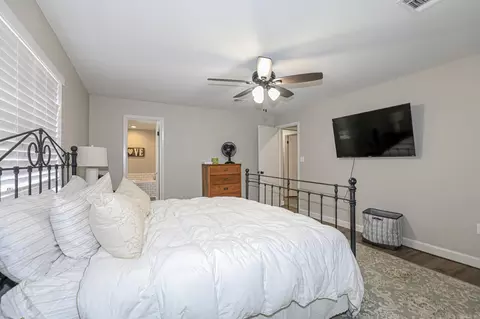 Bedroom - 15500 Dusky Ln, Bauxite, AR 72011 photo 7 of 8