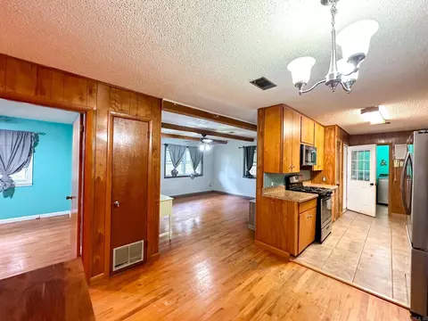 464 3rd St, Clinton, AR 72031 photo 4