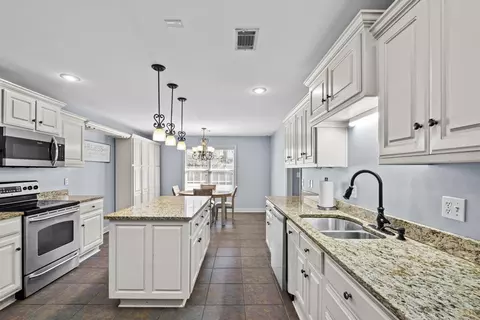 Kitchen - 500 Llama, Searcy, AR 72143 photo 3 of 4