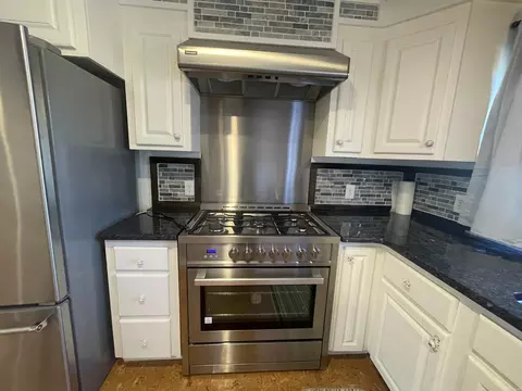 Kitchen - 82 Herpel Rd, Mountain View, AR 72560 photo 2 of 2