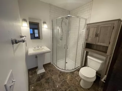 Bath - 82 Herpel Rd, Mountain View, AR 72560 photo 1 of 2