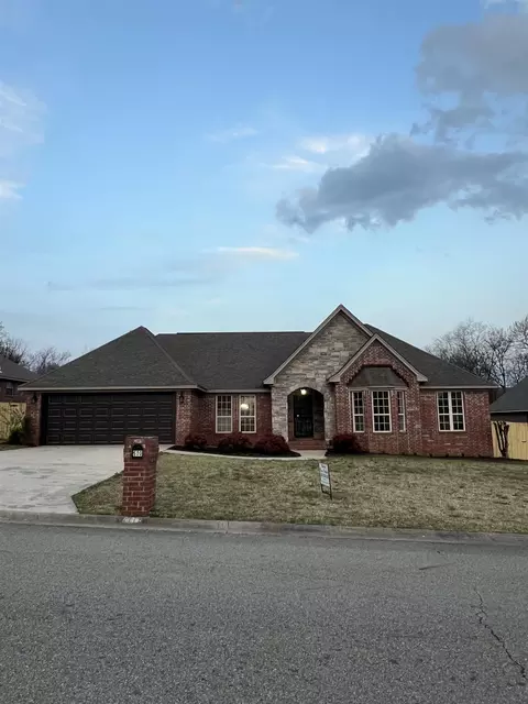 600 Llama Dr, Searcy, AR 72143