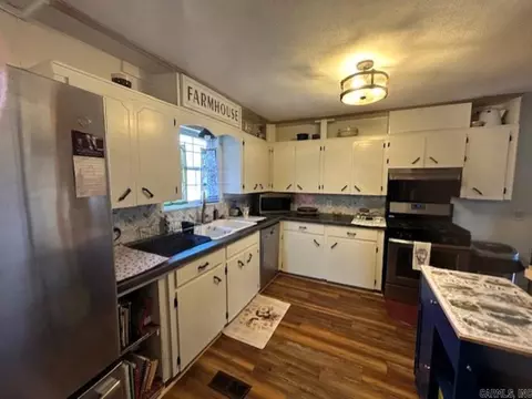 Kitchen - 1605 Maple Dr, Mountain View, AR 72560 photo 1 of 2