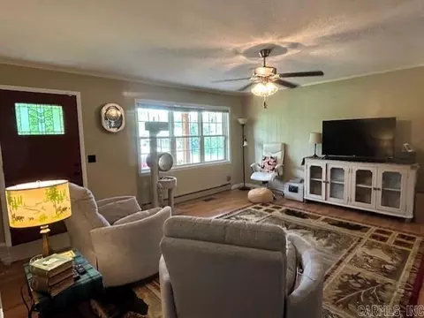 Living - 1605 Maple Dr, Mountain View, AR 72560 photo 2 of 2