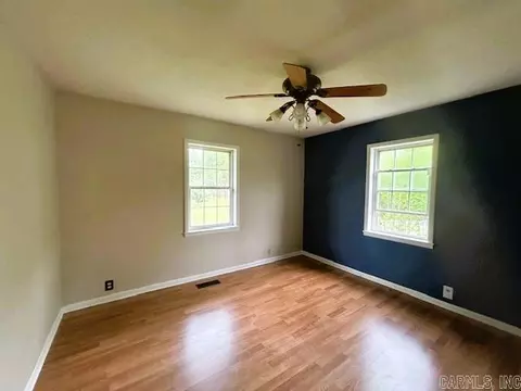 Bedroom - 1605 Maple Dr, Mountain View, AR 72560 photo 2 of 5