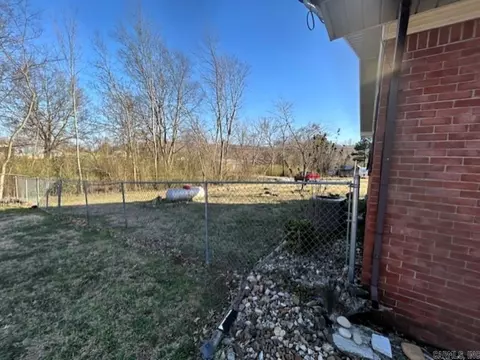 Exterior - 1605 Maple Dr, Mountain View, AR 72560 photo 7 of 10