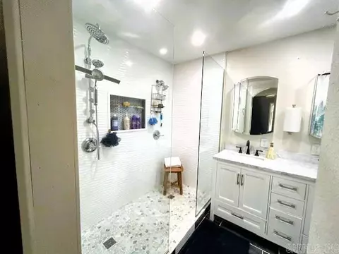 Bath - 1605 Maple Dr, Mountain View, AR 72560 photo 1 of 3