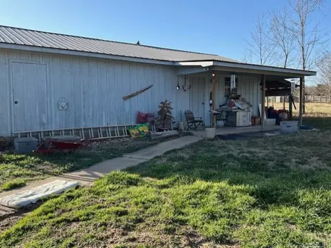 Exterior - 1605 Maple Dr, Mountain View, AR 72560 photo 8 of 10