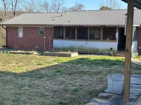 Exterior - 1605 Maple Dr, Mountain View, AR 72560 photo 5 of 10