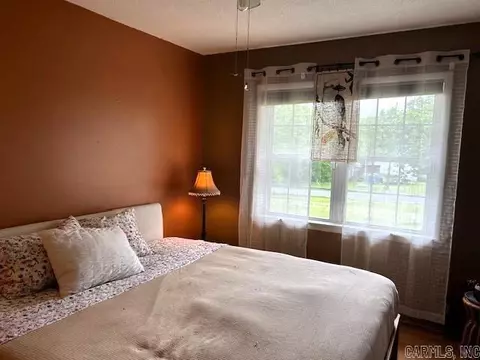 Bedroom - 1605 Maple Dr, Mountain View, AR 72560 photo 4 of 5