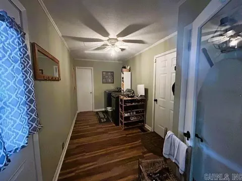 Entry Way - 1605 Maple Dr, Mountain View, AR 72560 photo 1 of 2