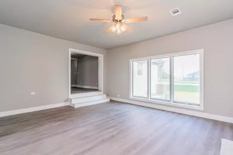 Living - 11264 Maple Grove Ln, Trumann, AR 72472 photo 3 of 8