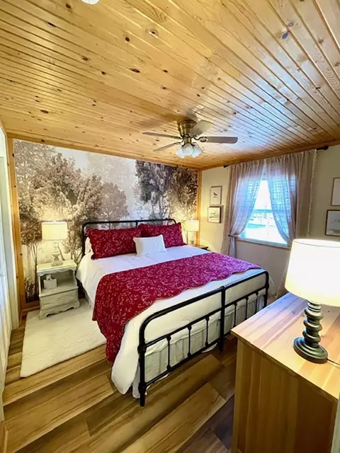 Bedroom - 89 E B E Valley Dr, Hardy, AR 72542 photo 1 of 7