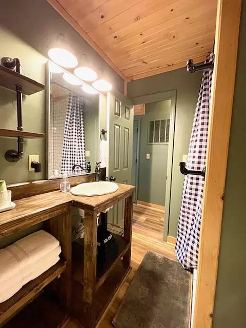 Bath - 89 E B E Valley Dr, Hardy, AR 72542 photo 4 of 5