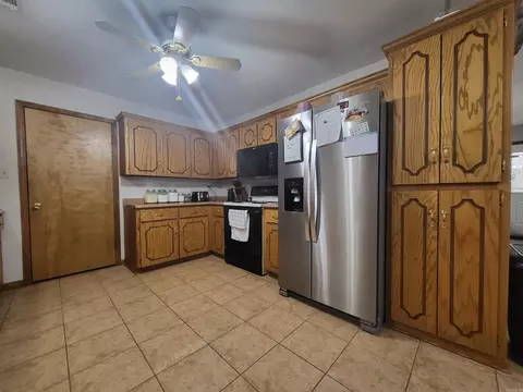 Kitchen - 24 Newcastle Dr, Cabot, AR 72023 photo 2 of 4