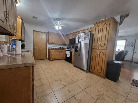 Kitchen - 24 Newcastle Dr, Cabot, AR 72023 photo 3 of 4