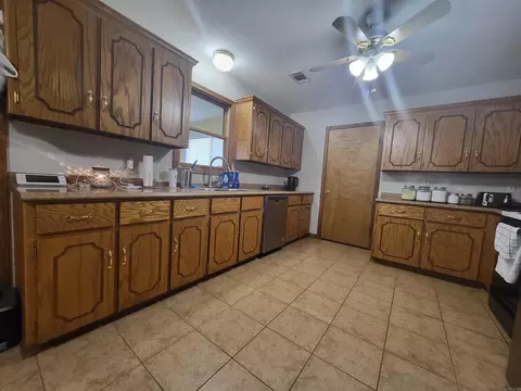 Kitchen - 24 Newcastle Dr, Cabot, AR 72023 photo 4 of 4