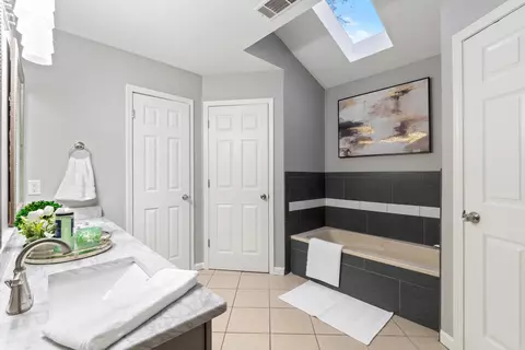 Bath - 25 Neal St, Bryant, AR 72022 photo 1 of 5
