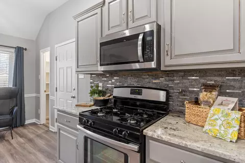 Kitchen - 25 Neal St, Bryant, AR 72022 photo 2 of 4