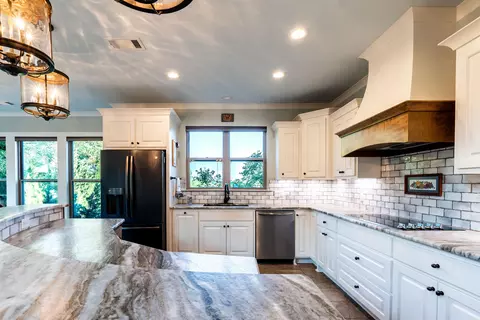 Kitchen - 6033 Lodestone Dr, Alexander, AR 72002 photo 2 of 2