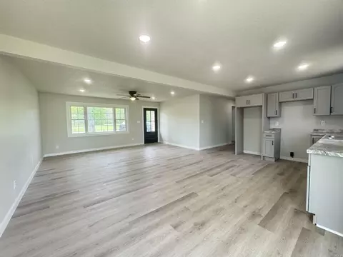 Living - 108 Arnold Rd, Corning, AR 72422 photo 3 of 4