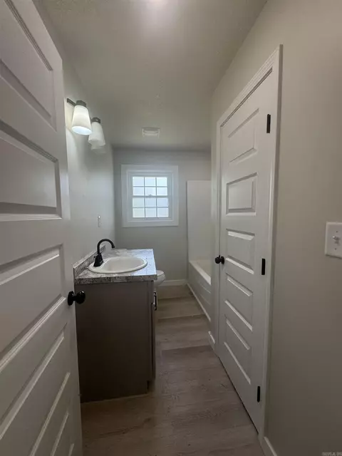 Bath - 108 Arnold Rd, Corning, AR 72422 photo 1 of 2