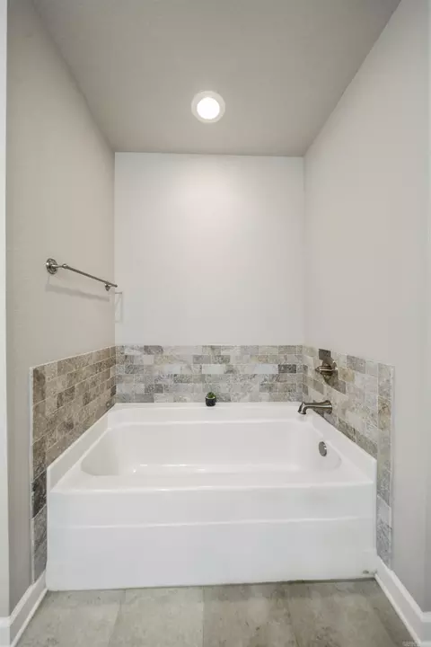 Bath - 12 Fletcher Dr, Austin, AR 72007 photo 2 of 6